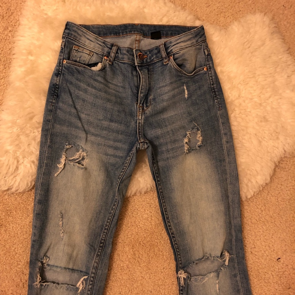 H&M distressed skinny jeans